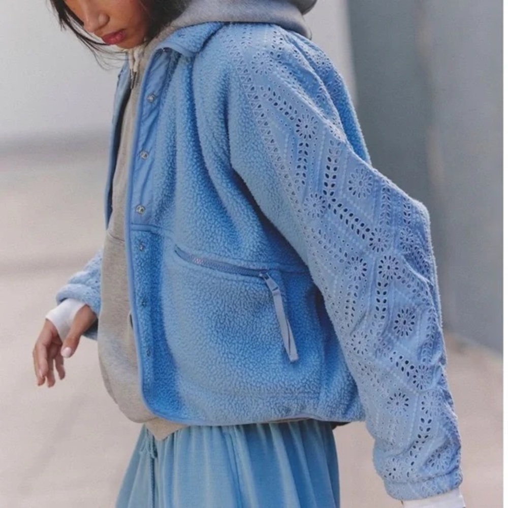 NWT Free People Hit The Slopes Fleece Eyelet Jacket Stone Washed Blue - Picture 3 of 6